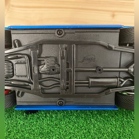 Jada Dub City 1:24 Diecast 2002 Cadillac Escalade EXT Blue Custom Lowrider Truck - Picture 14 of 14